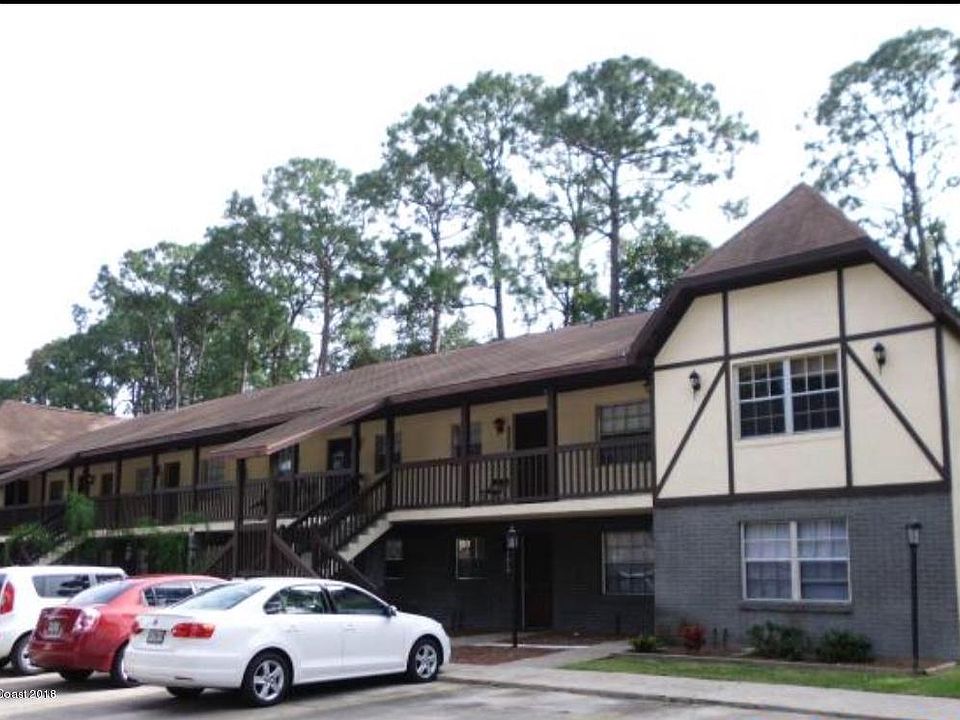 1st image of 3029 Sir Hamilton Cir #7