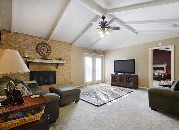 3rd image of 5903 Parkwood Dr