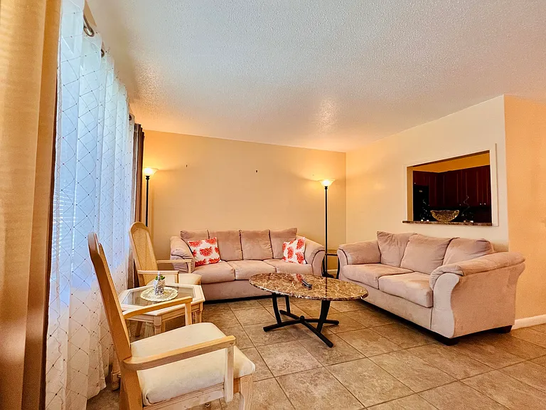 142 Cambridge Ln #F — Photo 4