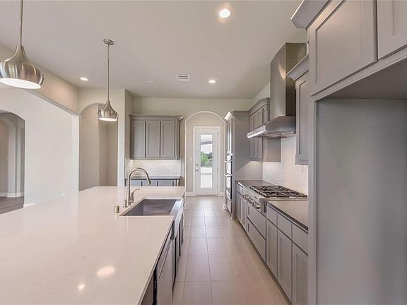 5th image of 4801 Steinbeck Cir