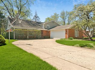 719 E Hackberry Dr, Arlington Heights, IL 60004