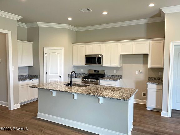 4th image of 111 Aubergine Ln