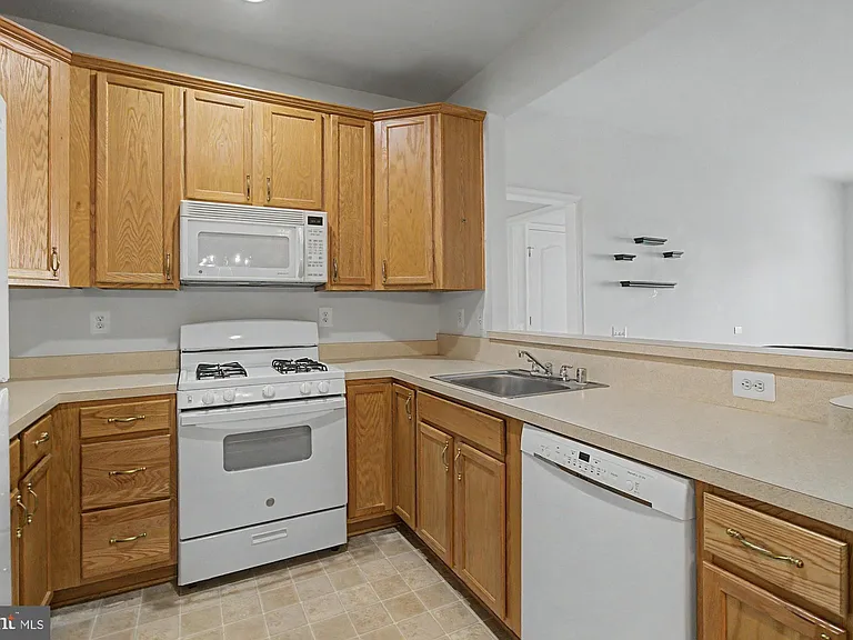 407 Aggies Cir #4-D — Photo 19