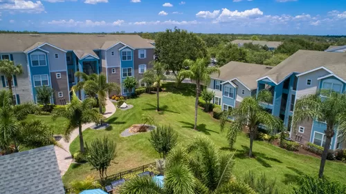Discover an oasis where the youthful energy of Ashton Chase Apartments harmonizes with the picturesque hills and pristine lakes of Clermont. Stroll through our tropical oasis and embrace the charm of this gracious community. - Ashton Chase