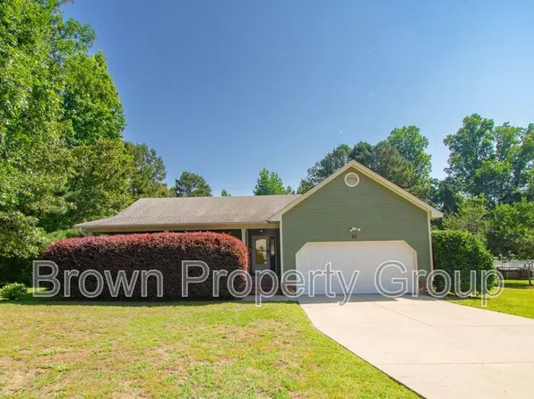 20 N Hillside Dr, Spring Lake, NC 28390