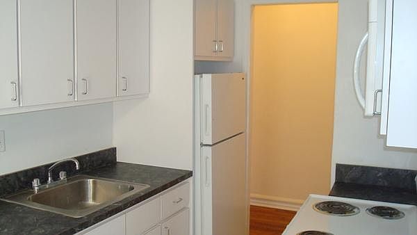 1st image of 190 E 19th St