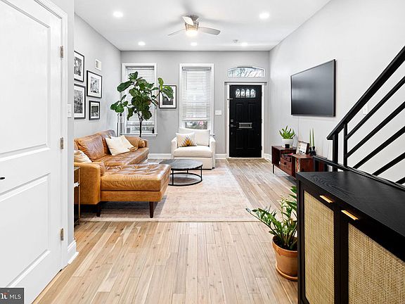 3rd image of 2425 Fairmount Ave