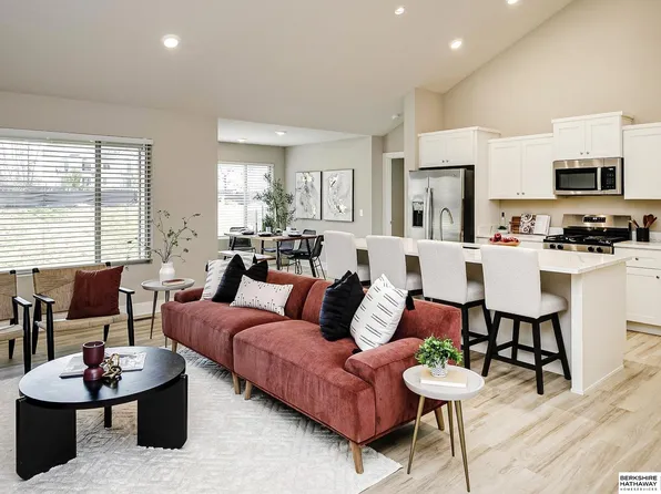 2617 Piney Creek Dr, Elkhorn, NE 68022