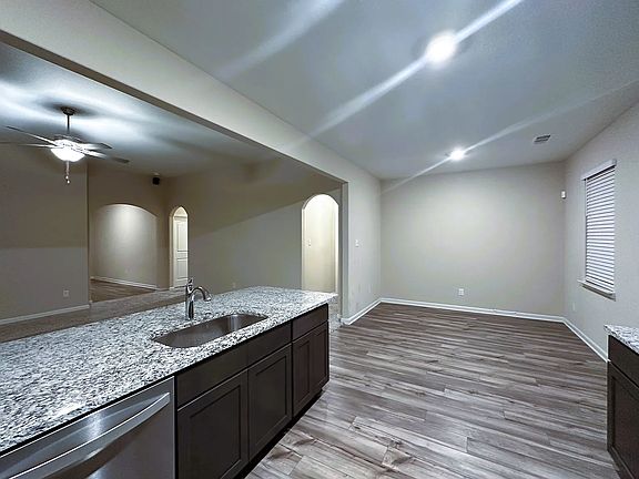 5th image of 322 Sweet Pea Ln