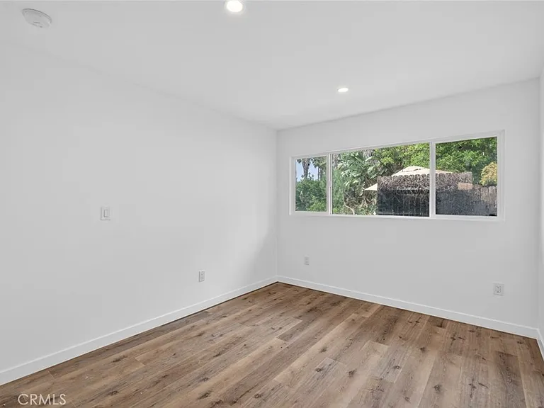 901 Micheltorena St — Photo 25