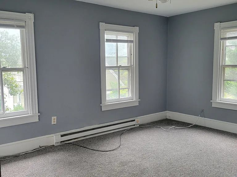 23 Dewey St — Photo 14