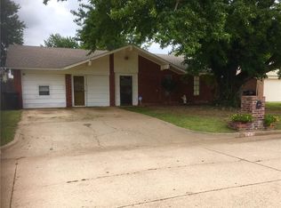 308 S Bouziden Dr, Moore, OK 73160