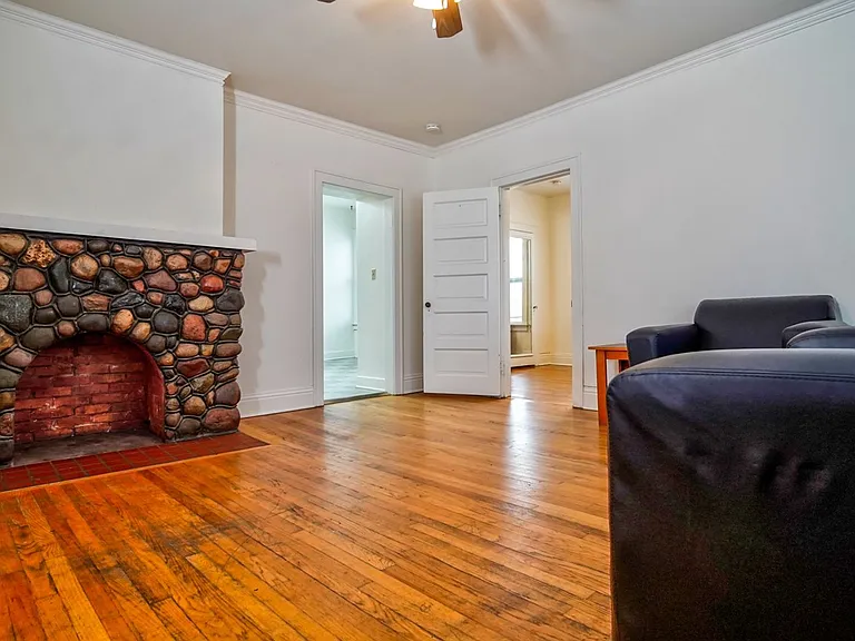 212-214 N Blount St — Photo 9