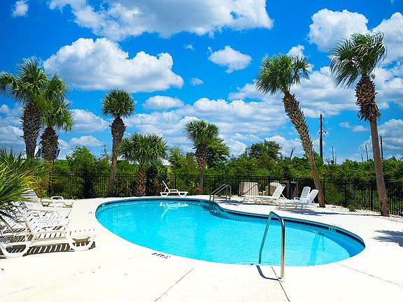 5th image of 110 Ocean Plantation Cir