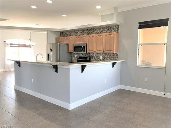 3rd image of 807 NW 24th Pl