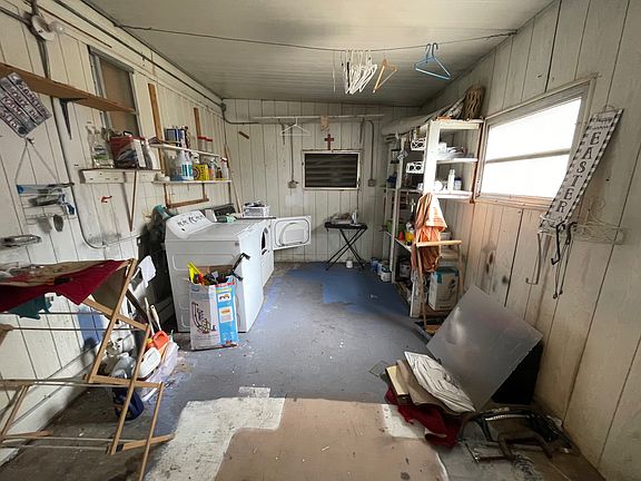 2nd image of 1243 Hickory Ln