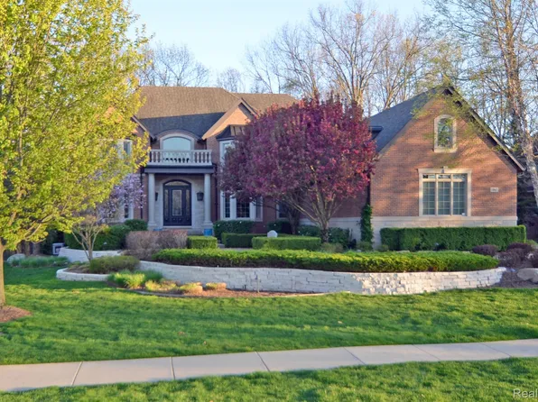 1867 Lincolnshire Dr, Rochester Hills, MI 48309