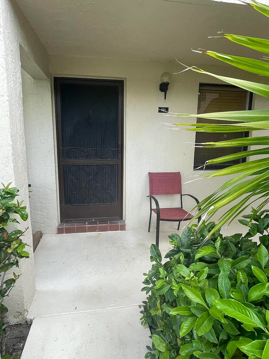 Building Photo - 4598 Lucerne Lakes Blvd #101