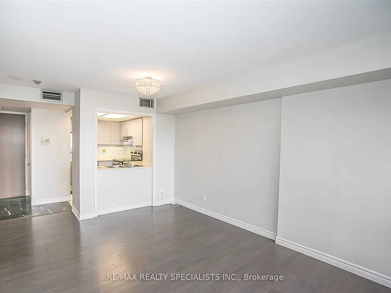 45 Kingsbridge Garden Cir #601 — Photo 4
