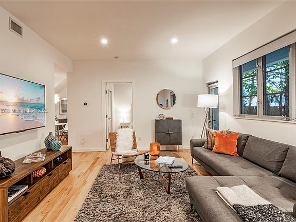 4th image of 1551 Lenox Ave APT 3