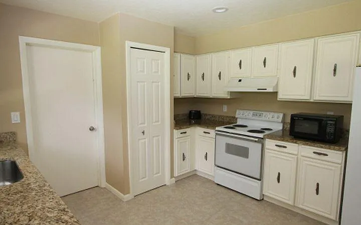 103 Longview Rd — Photo 3