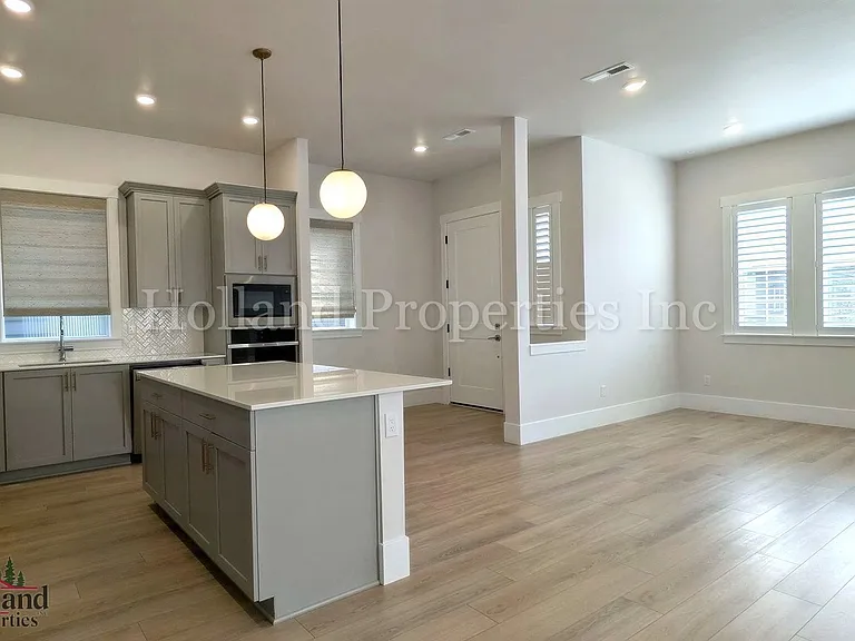 13728 SW 166th Ave — Photo 4