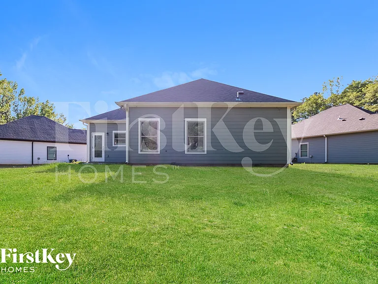 305 Avalon Way — Photo 18