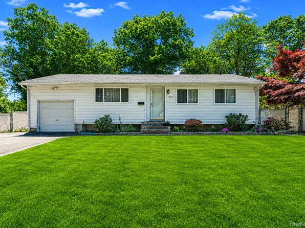 332 Delaware Avenue, Bay Shore, NY 11706
