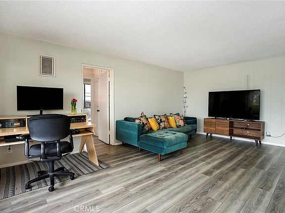 5th image of 855 Victor Ave APT 203