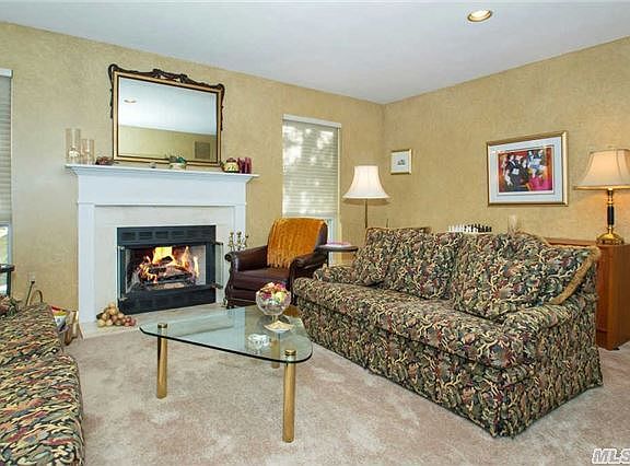4th image of 24 Stone Gate Ct