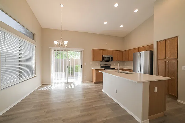3 bed, 2.0 bath, 1672 sqft, $2,245 — Photo 4