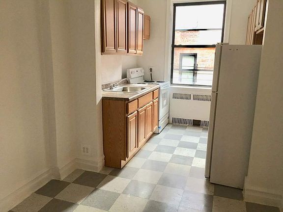 2nd image of 150 E 18th St APT 4H