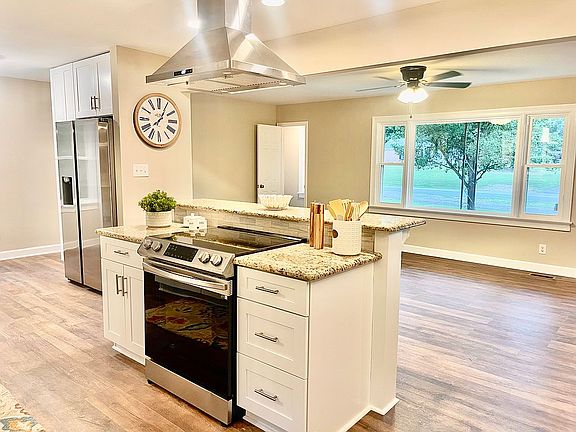 5th image of 444 Pinecrest Dr