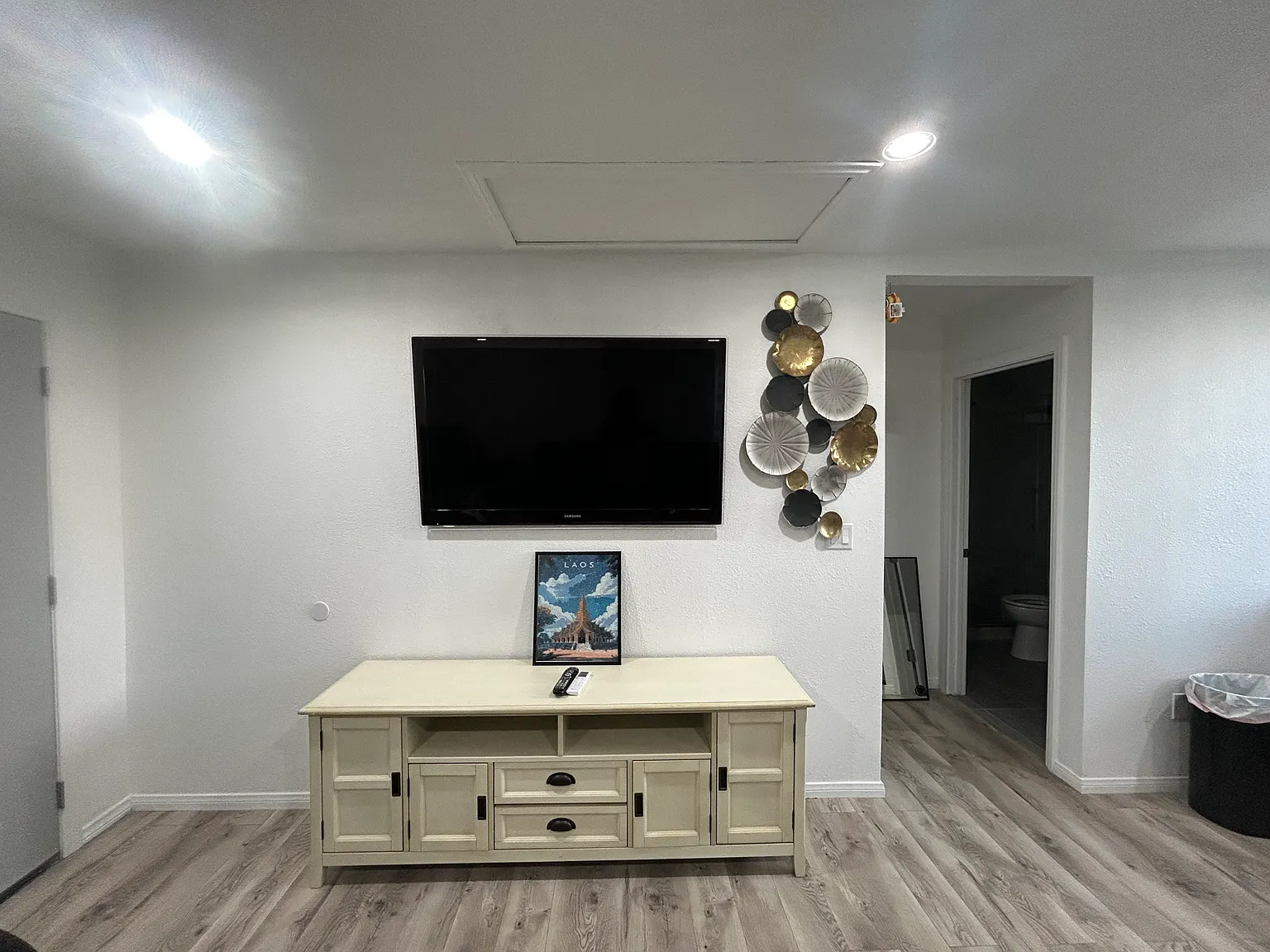 1 bed, 450 sqft, $2,100 — Photo 2