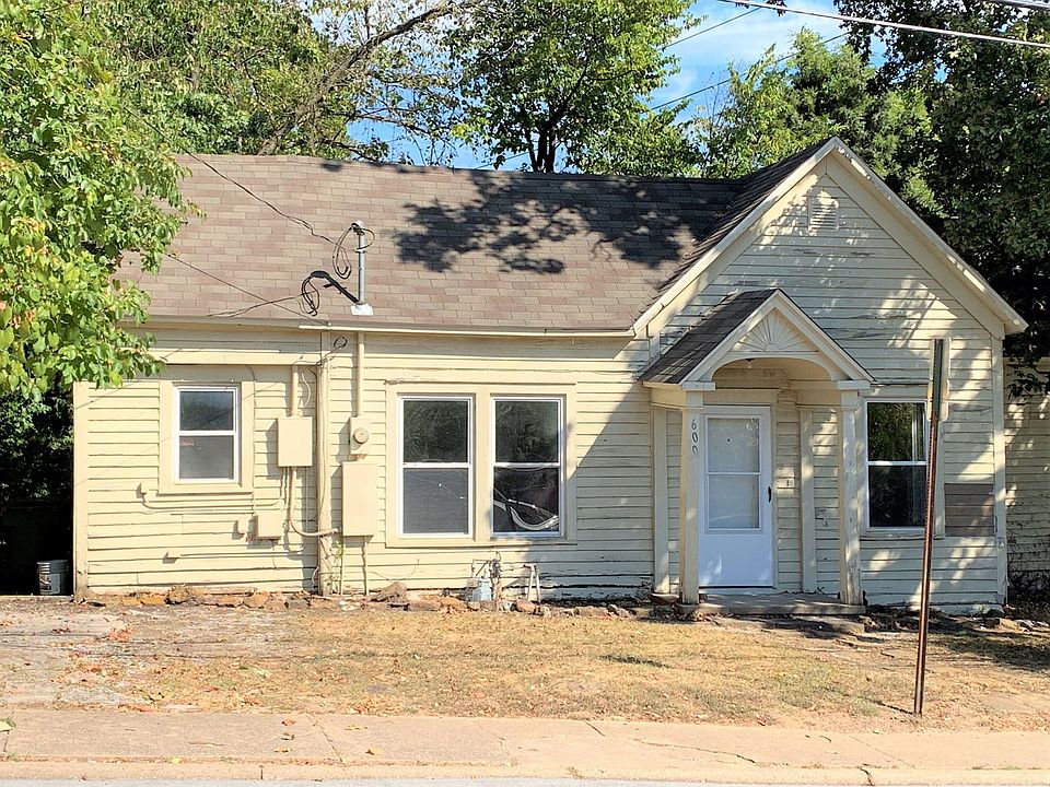1st image of 600 W Douglas St