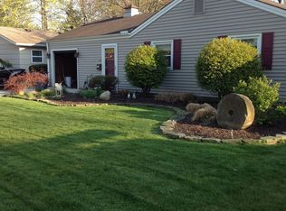 437 Bridle Ln, Berea, OH 44017