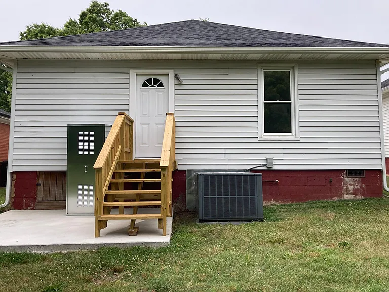 37 Douglas Ave NW — Photo 17