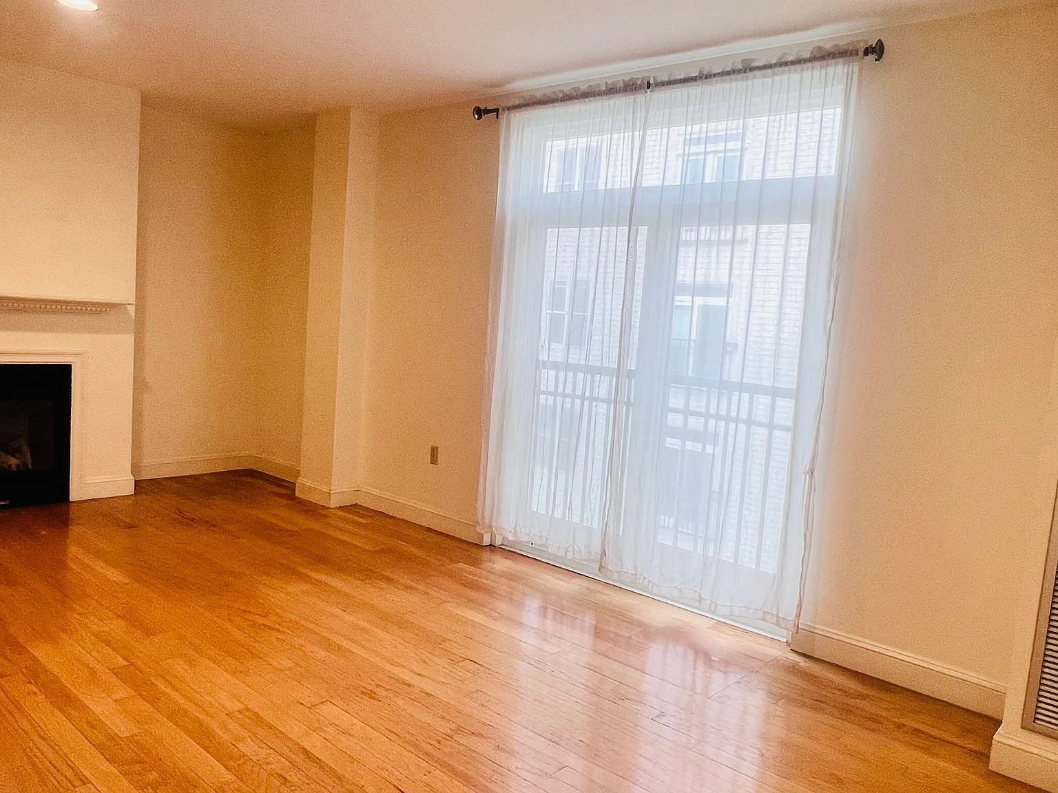 1723 Washington St — Photo 4