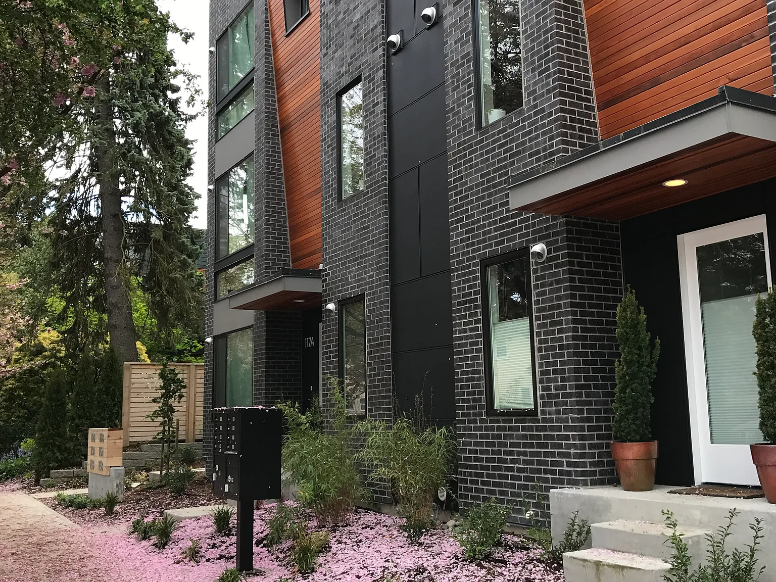 3 bed, 1470 sqft, $4,250 — Photo 2