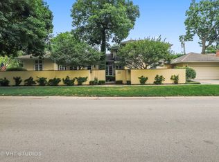 555 Evanston Ave, Lake Bluff, IL 60044