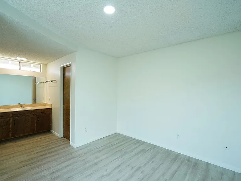 8303 California Ave — Photo 8