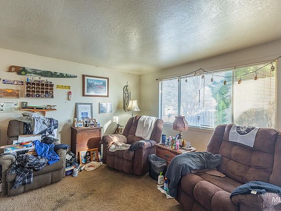 3rd image of 812 13th Ave S