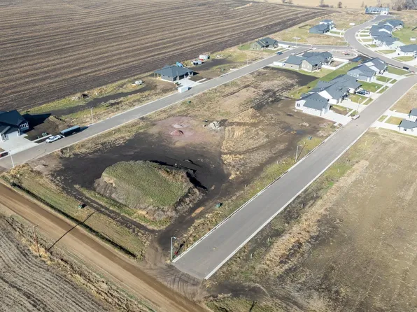 1001 Sundance St, Valley Springs, SD 57068