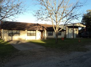 409 Turner St, Yoakum, TX 77995