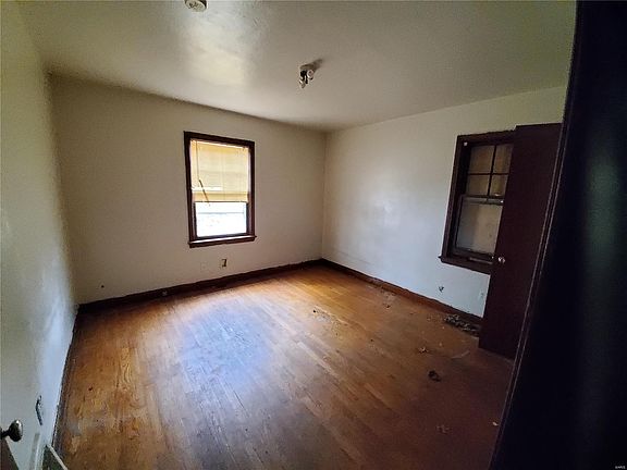 3rd image of 8814 Corwin Dr