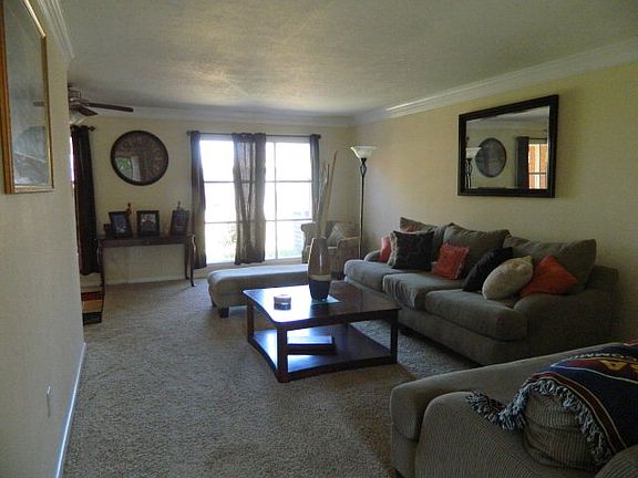 2nd image of 2809 Redwood Dr