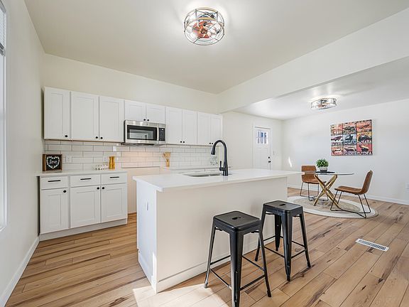 5th image of 326 Houston St