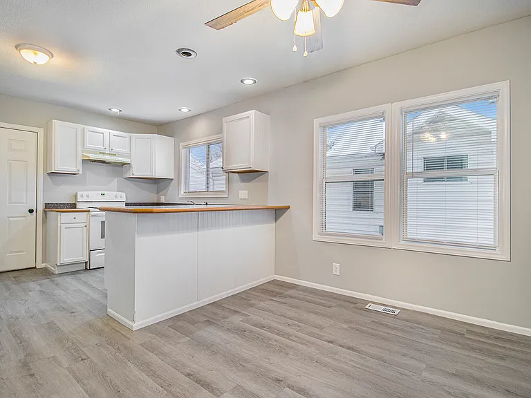 1234 Bissell St — Photo 7
