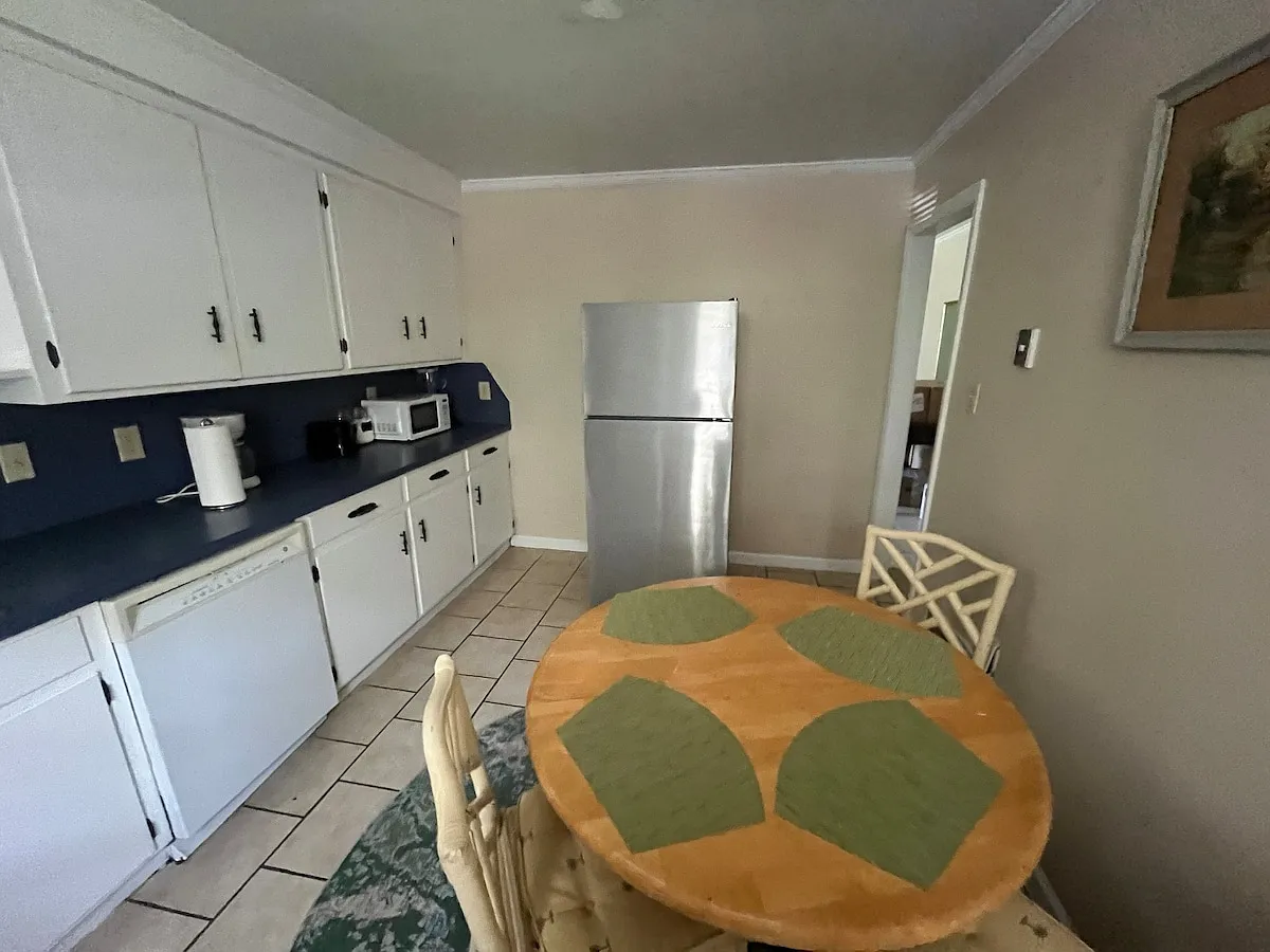 3 bed, 1000 sqft, $2,250 — Photo 4