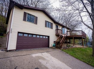 320 Hiawatha Hls, Dakota, MN 55925